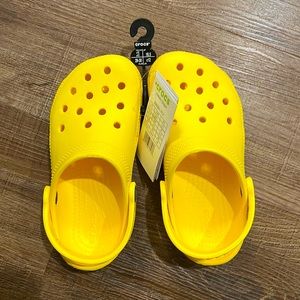 NWT! Toddler boys or Toddler girls, Yellow Crocs! Size 12c